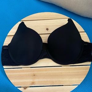 Victoria’s Secret t-shirt Push-up Bra w/ Lace Trim